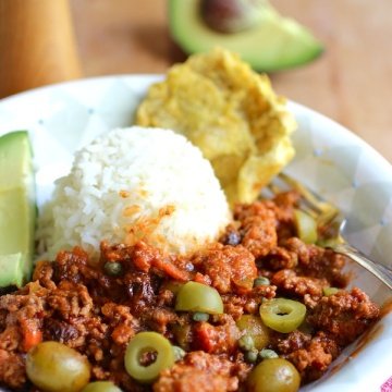 This classic Cuban ground beef dish is quick and easy, and is great over rice. It can also be used as a filling for tacos or empanadas |mycolombianrecipes.com