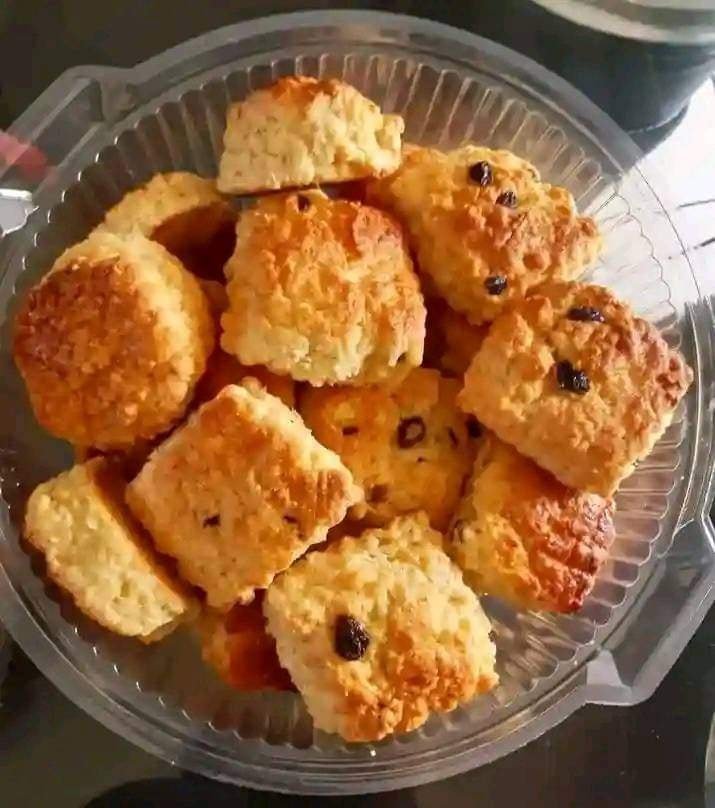 scones with raisins